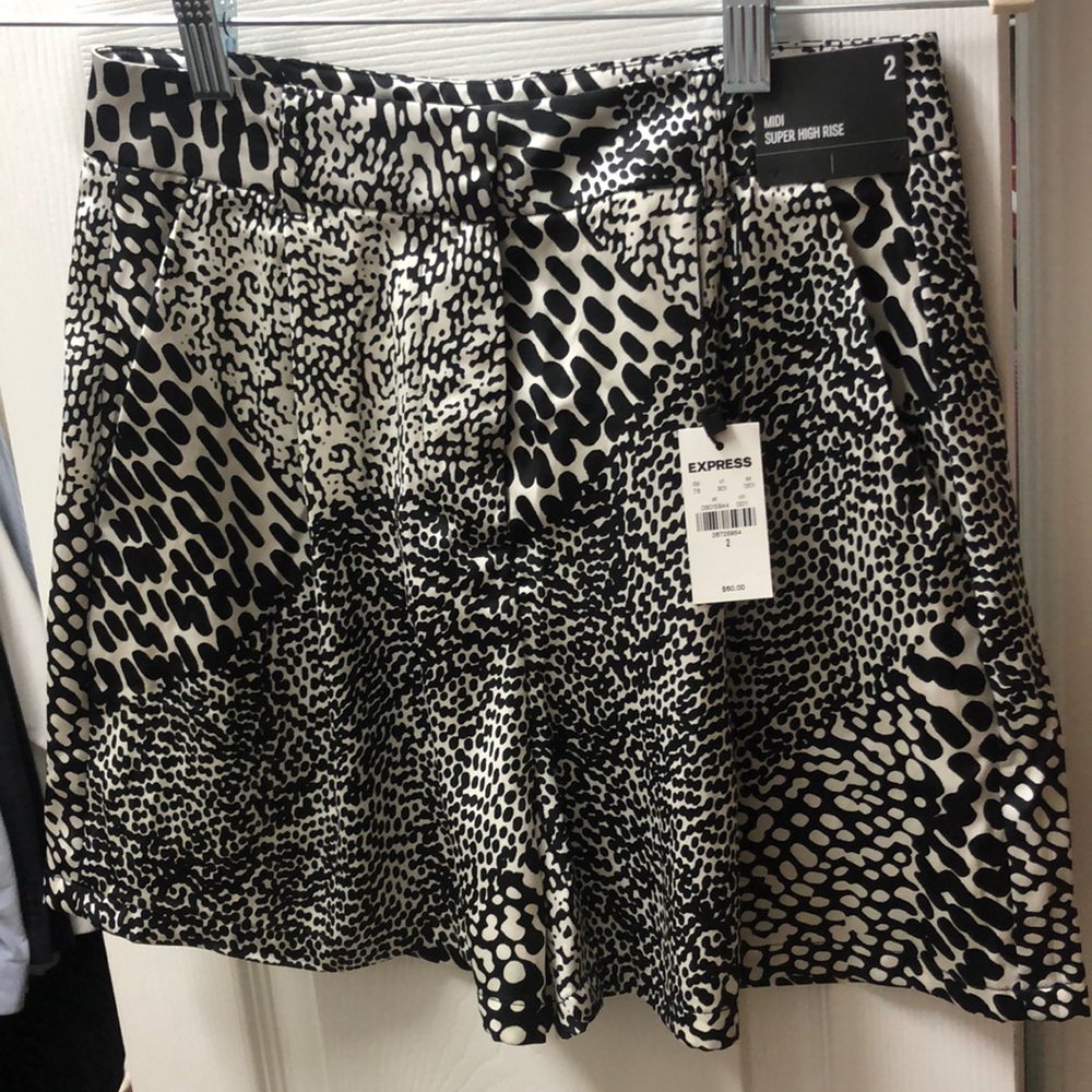 Express Midi Super High Rise Shorts - Picture 1 of 4